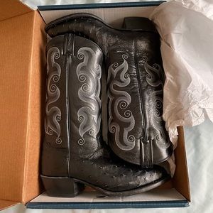 Men’s Tony Lama ostrich boots. Size 10 D